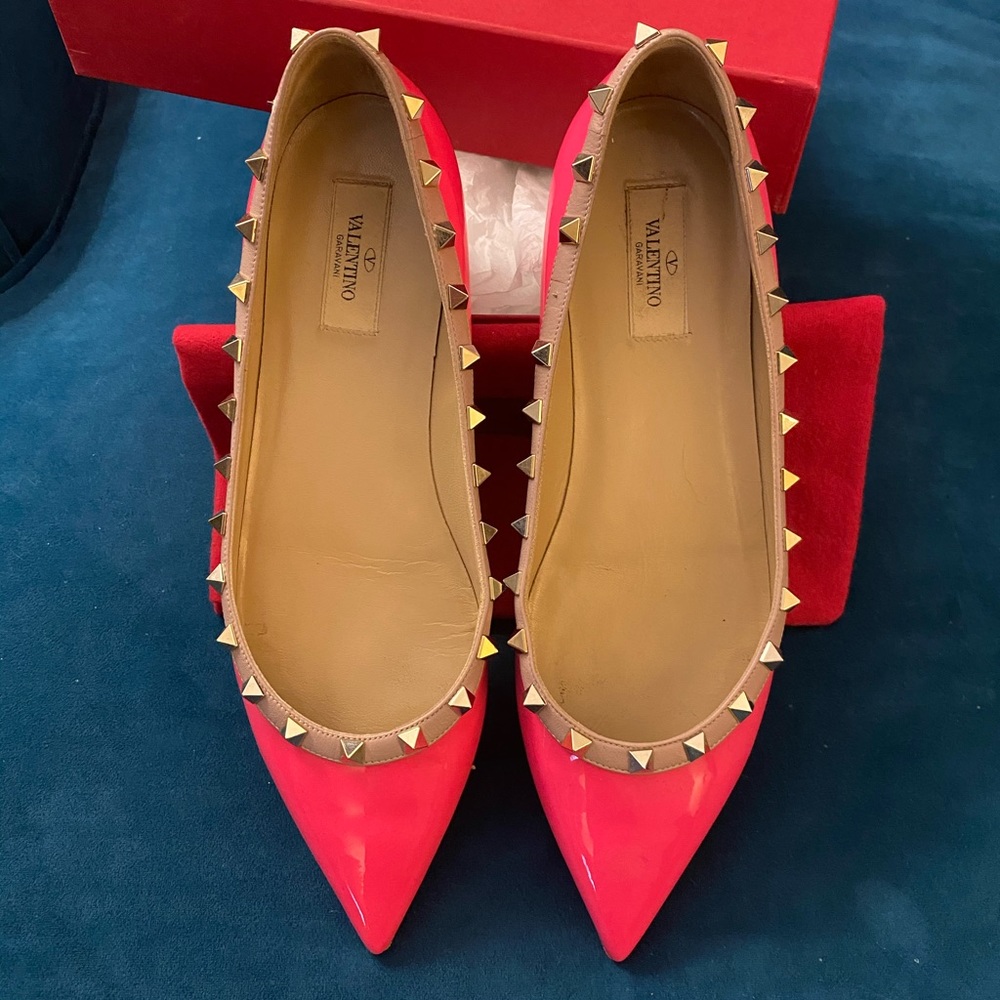 *******SOLD****Valentino Garavani Rockstud Flats